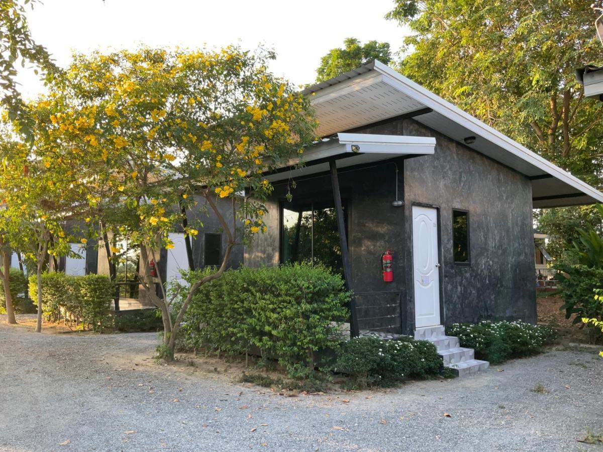 Baan Tonjaeng Resort Chainat Exterior photo
