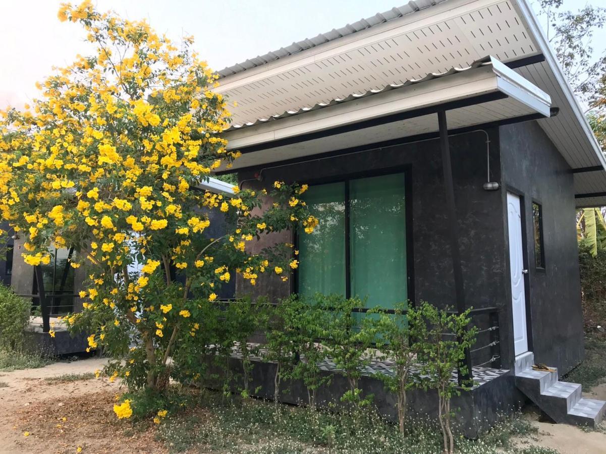 Baan Tonjaeng Resort Chainat Exterior photo