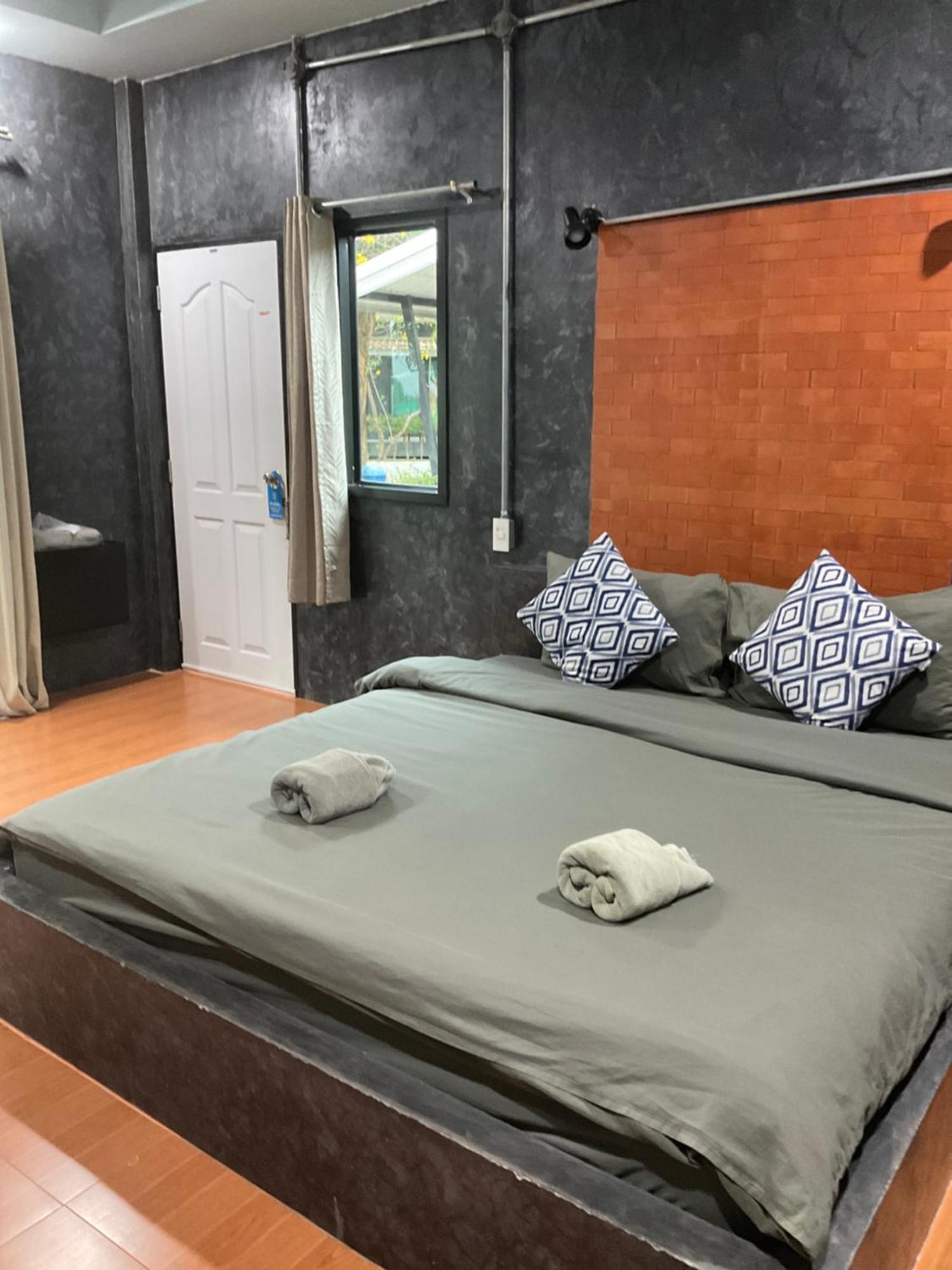 Baan Tonjaeng Resort Chainat Exterior photo